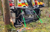31.03.2023 – THL – VU PKW Person eingeklemmt